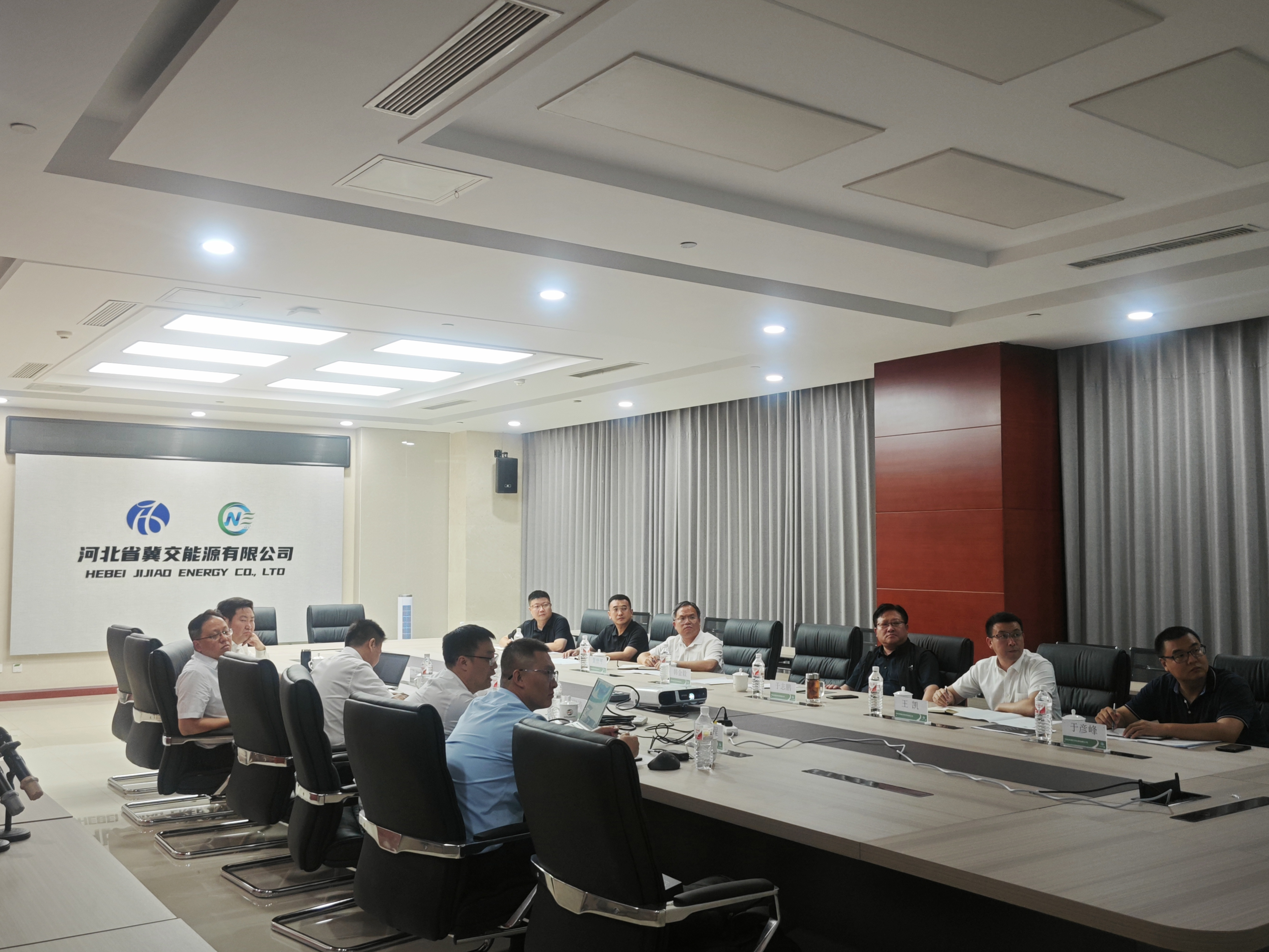 河北省冀交能源有限公司與協(xié)鑫新能源運營科技公司舉行工作會談